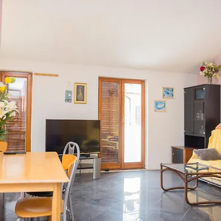 Cozy Kamenita Apartamento