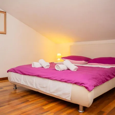 Cozy Kamenita Apartment